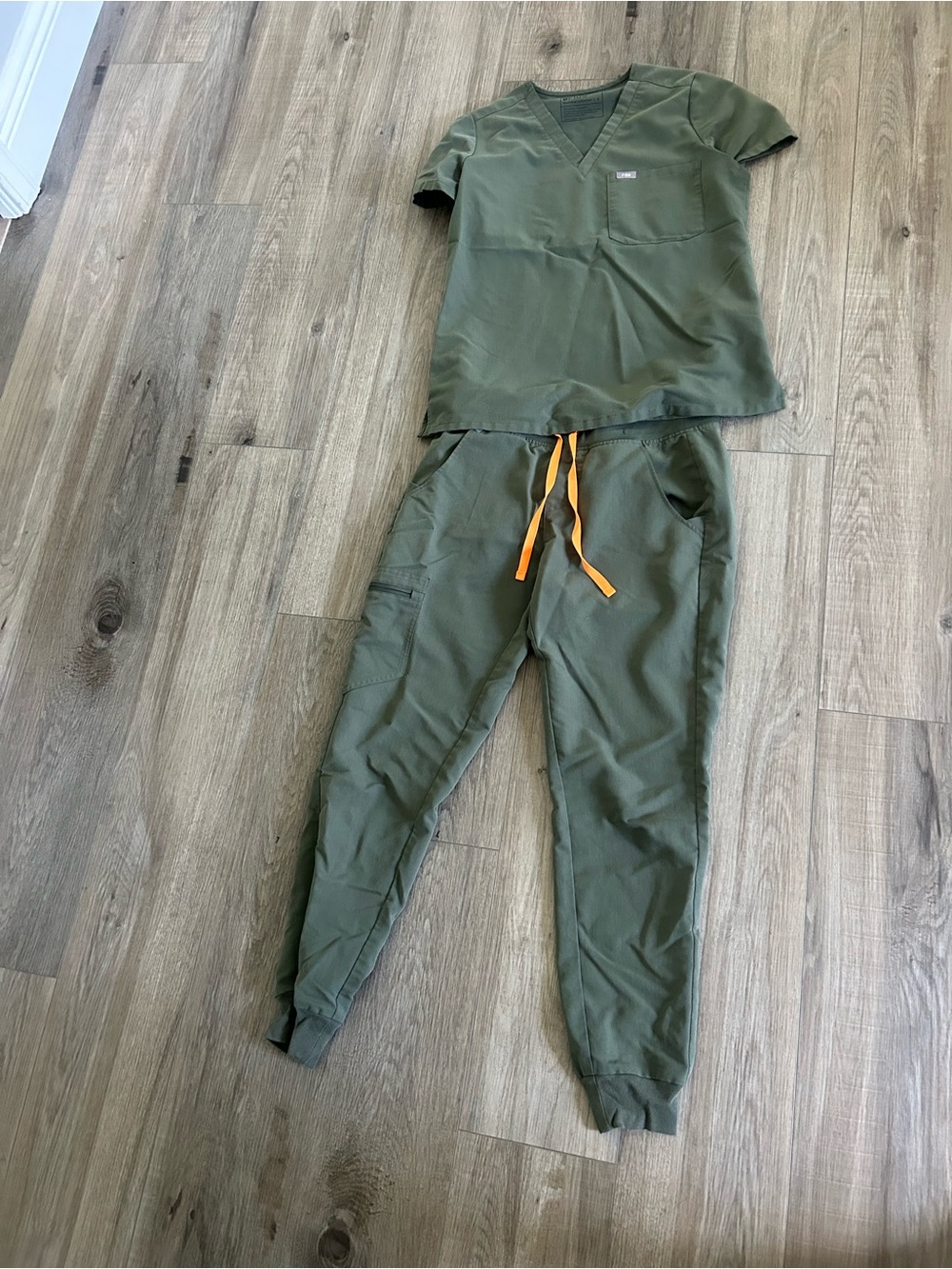 Figs Olive Green Scrub Set with Orange Drawstring Size Small